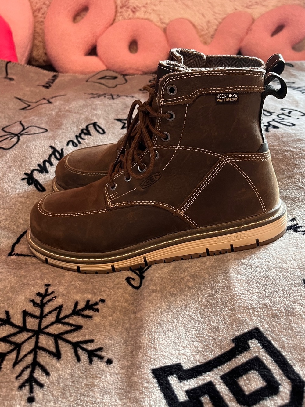 Keen Men's Brown Leather Utility Work Boots 7.5 would also fit a women’s size 9.